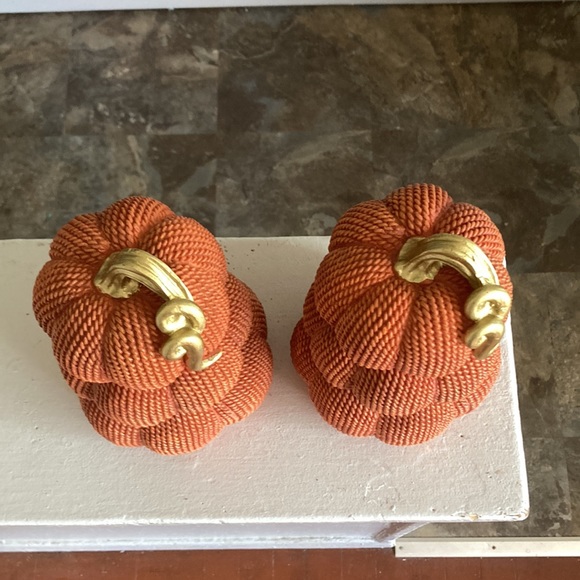 NWT BUNDLE- 2 TRIPLE STACKED TEXTURED ORANGE PUMPKINS GOLD STEMS & WOOD SIGN - Picture 11 of 17